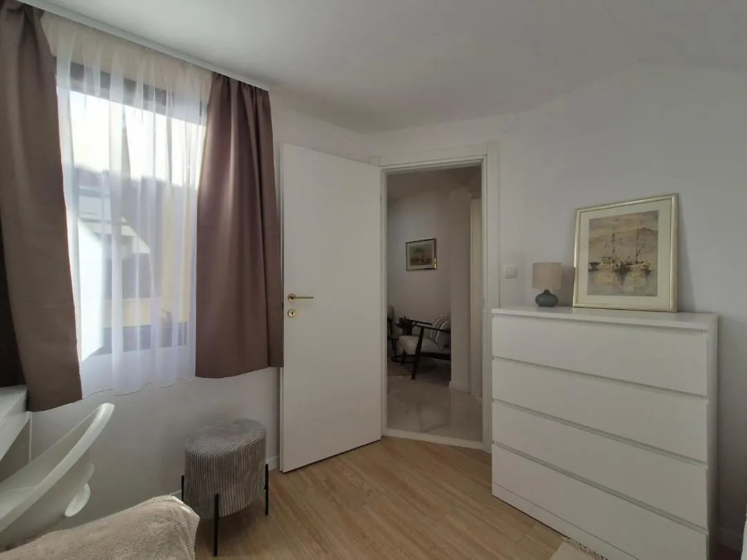 Brand-New Apartment Near The Beach Kastela