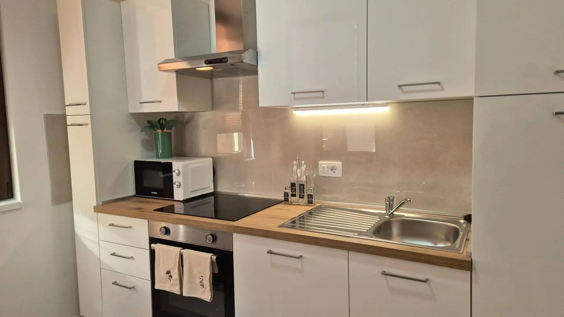 Brand-New Apartment Near The Beach Kastela 0*,