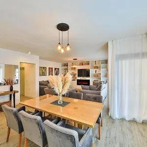 Apartment Ipm, Kastela