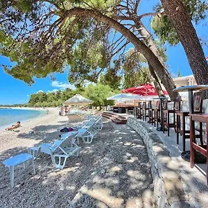 Apartment & Seaside, Kastela